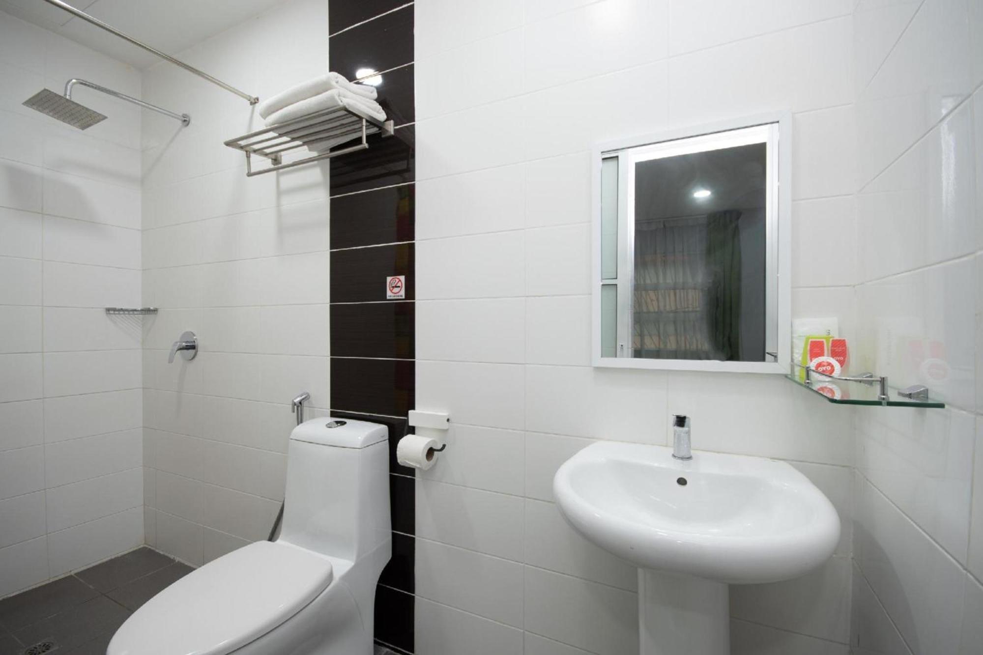 Capital O 89344 Labuan Avenue Hotel Esterno foto
