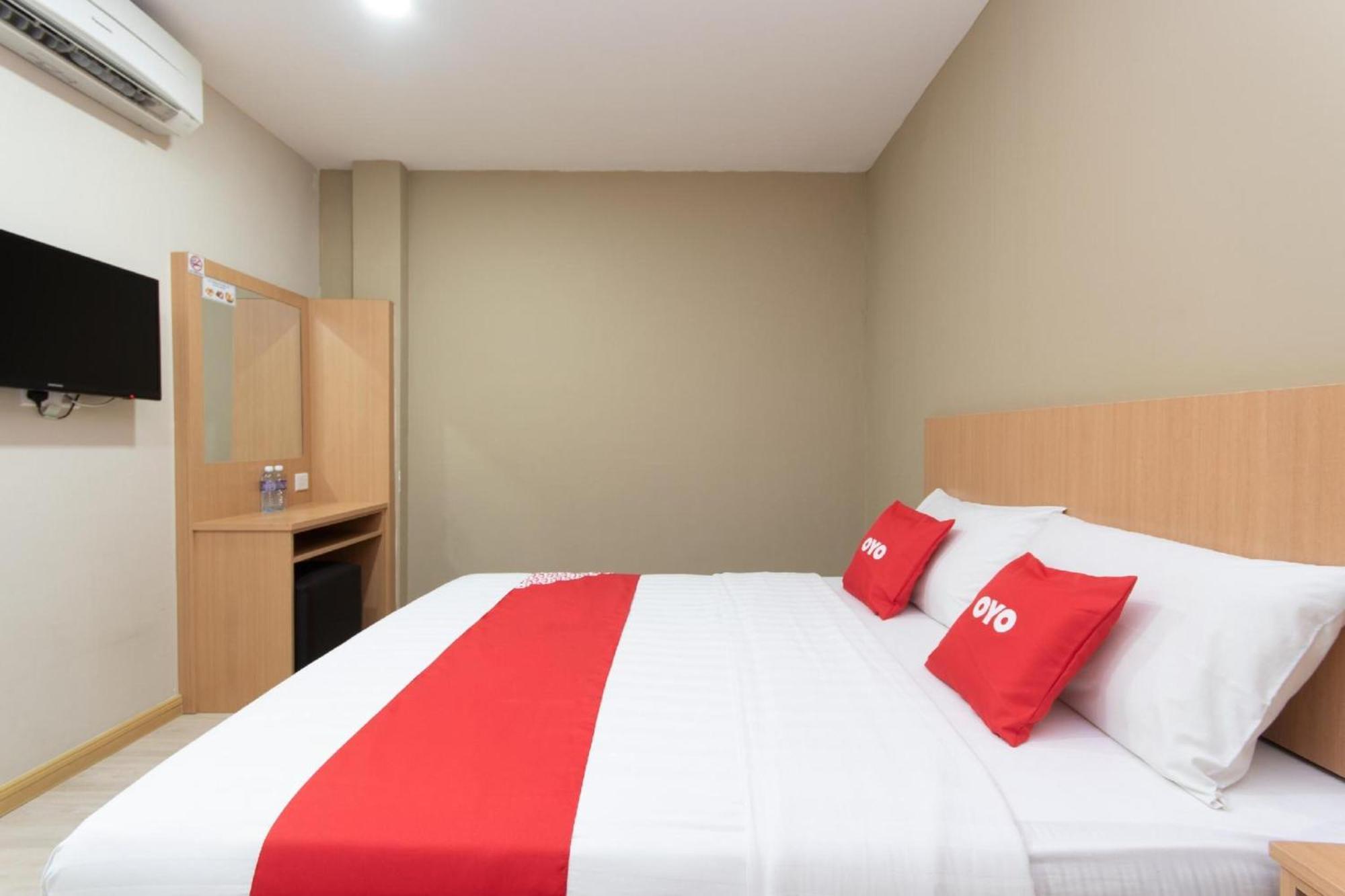 Capital O 89344 Labuan Avenue Hotel Esterno foto